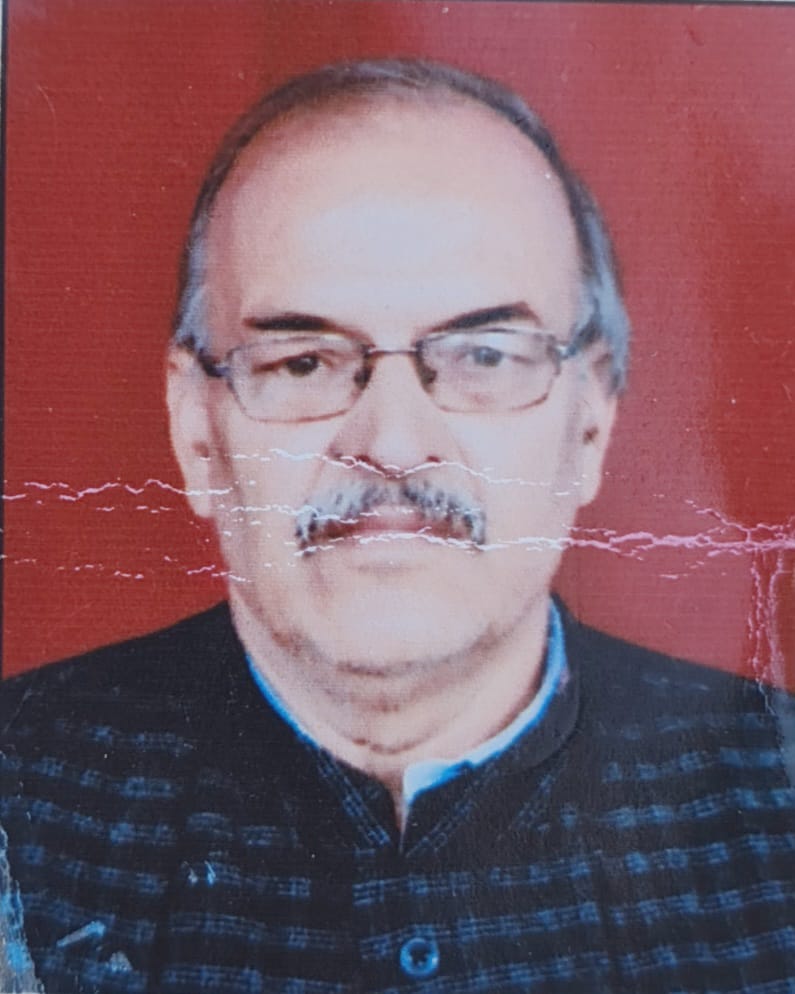 स्व. ताराचंद अग्रवाल की अंतिम यात्रा के दौरान प्रतिष्ठान बंद कर अपनी शोक संवेदनाएं व्यक्त करने पहुंचे व्यापारी