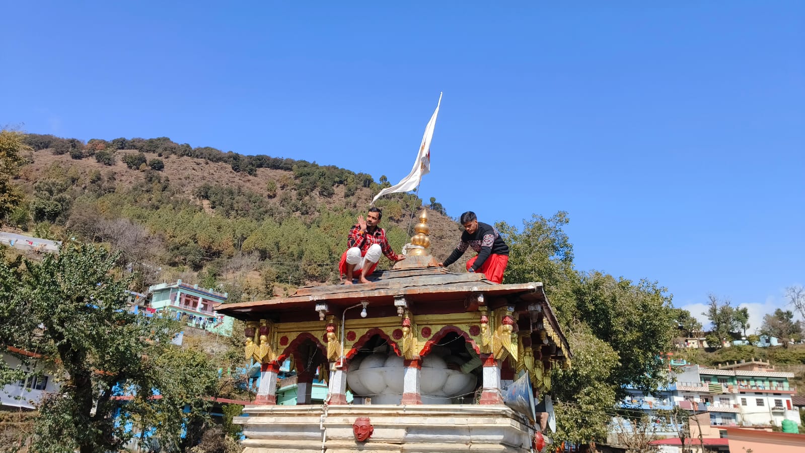 श्री विश्वनाथ मंदिर गुप्तकाशी शीर्ष छतरी जीर्णोद्धार कार्य