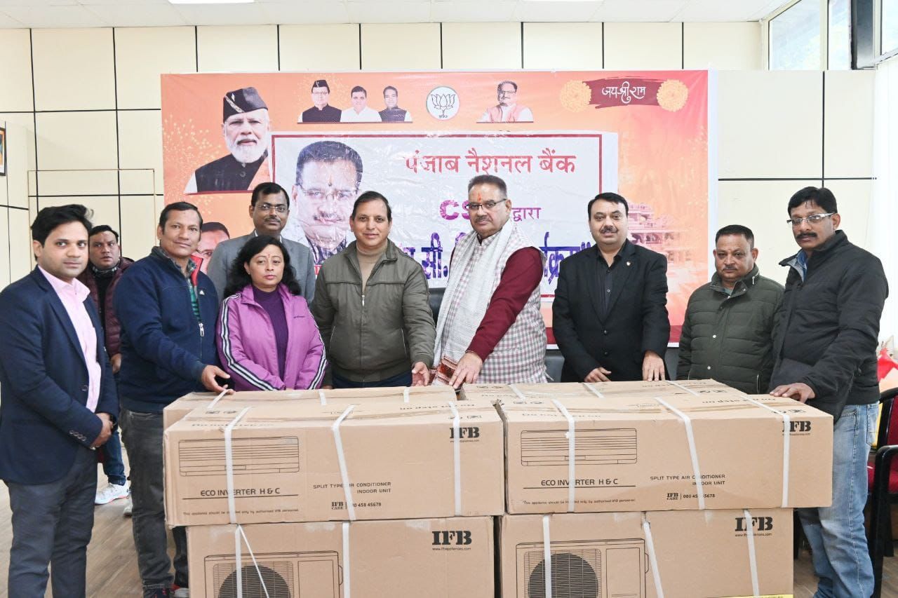 उत्तरांचल प्रेस क्लब, देहरादून के लिए 04 एसी भेंट करते कैबिनेट मंत्री गणेश जोशी