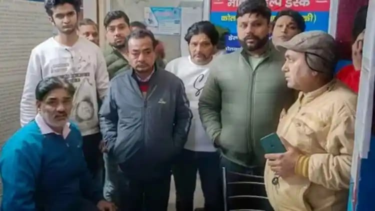 2 नकाबपोश बदमाशों ने सुनार की दुकान में किया लूट का प्रयास, विरोध करने पर सिर पर मारा तमंचे का बट