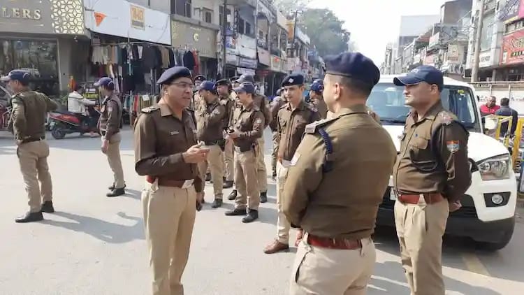 हल्द्वानी में हिंसा के बाद हरिद्वार में अलर्ट-एसएसपी परमेंद्र डोभाल ने किया कई मिश्रित आबादी क्षेत्रों का दौरा