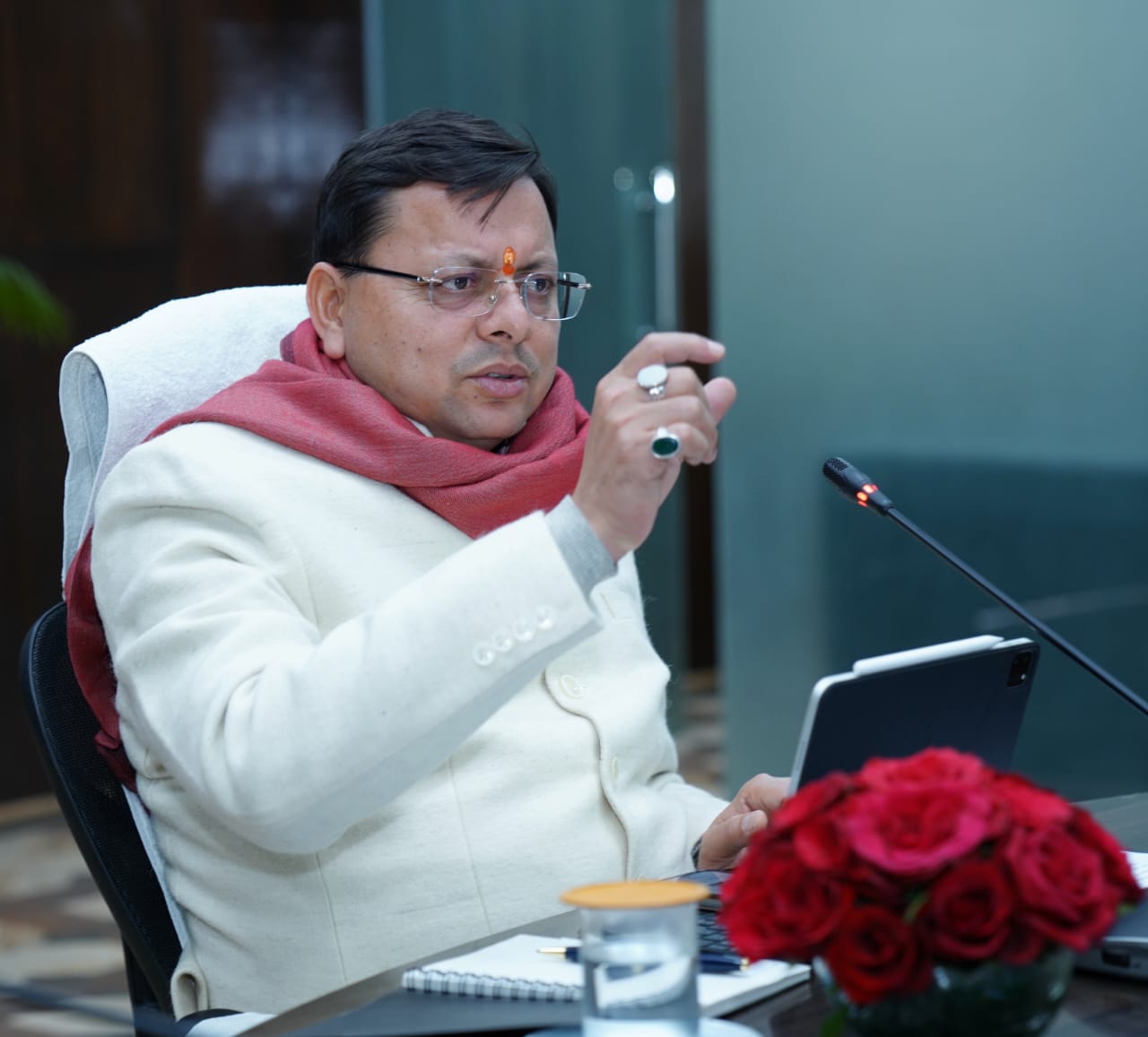 मुख्यमंत्री पुष्कर सिंह धामी ने बाह्य सहायतित परियोजनाओं की समीक्षा के दौरान अधिकारियों को दिए निर्देश