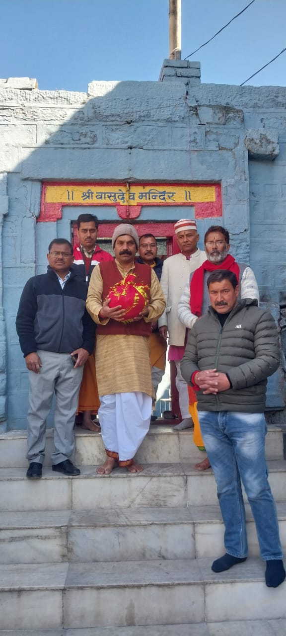 कपाट खुलने की तिथि तय करने की प्रक्रिया- गाडूघड़ा ( तेल- कलश) श्री नृसिंह मंदिर जोशीमठ से पूजा अर्चना पश्चात योग बदरी पांडुकेश्वर रवाना