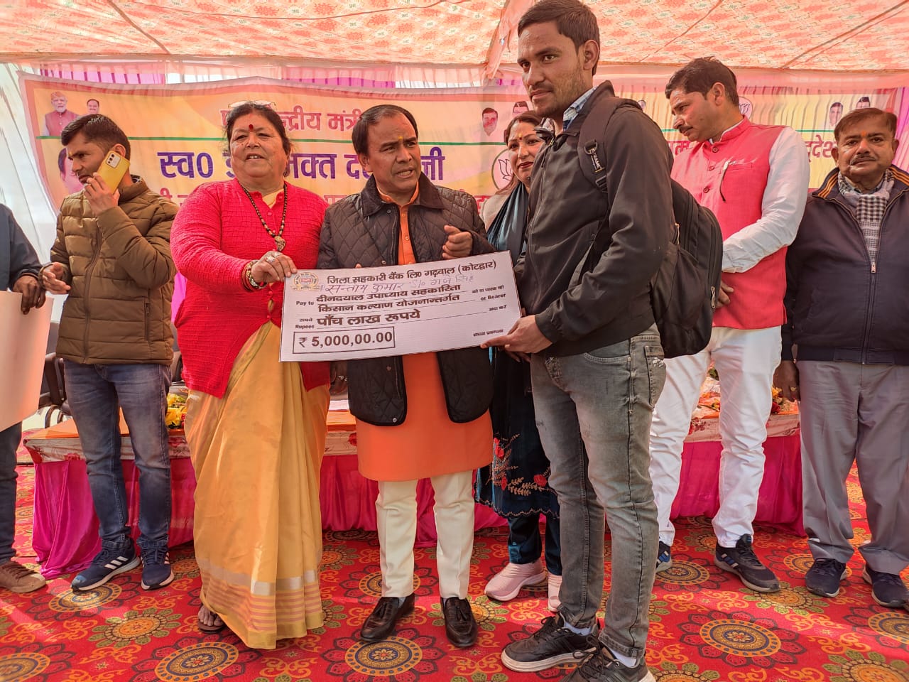 मंत्री ने थलीसैंण क्षेत्र को दी करोड़ों रूपये की योजनाओं की सौगात