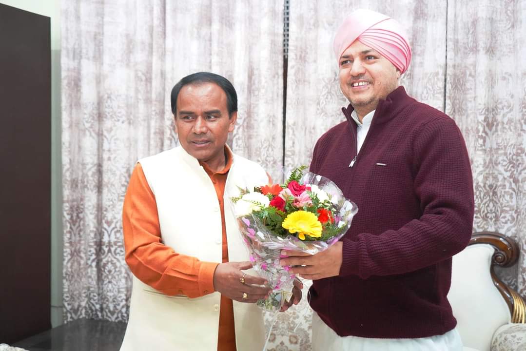 स्वास्थ्य मंत्री डॉ. धन सिंह रावत ने सपत्नीक श्री दरबार साहिब में टेका मत्था, श्रीमहंत देवेन्द्र दास महाराज को प्रकटोत्सव की दी शुभकामनाएं