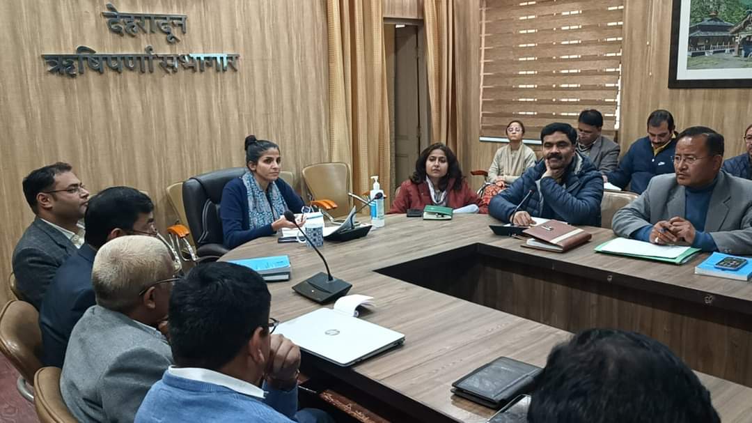 लोकसभा सामान्य निर्वाचन-2024 को लेकर डीएम ने अधिकारियों को दिए निर्देश