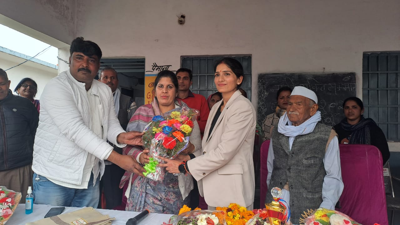 खुब्बनपुर गांव की बेटी ने 26 जनवरी पर एसएसबी की इंस्पेक्टर मोनिका शर्मा की अगुआई में किया गया तेजस्विता फार्मेशन, विधायक ममता राकेश ने किया सम्मानित
