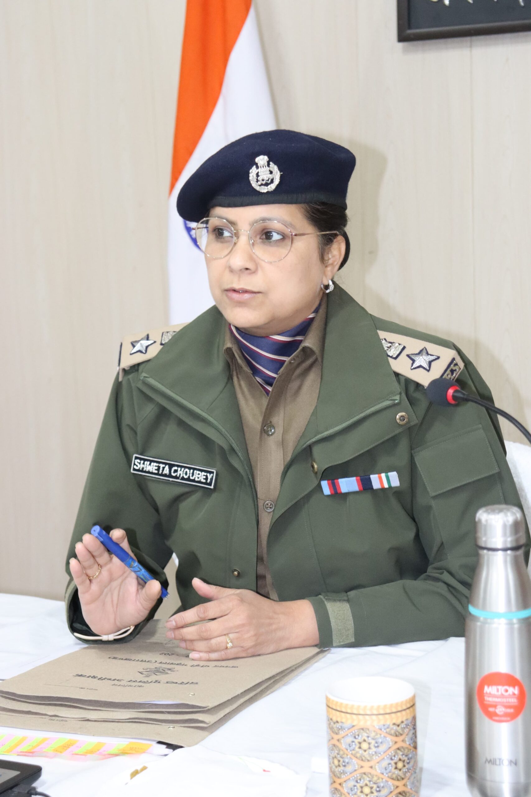 उत्तराखंड : 8 पुलिस कार्मिकों को प्रशस्ति पत्र देकर किया गया सम्मानित, थाना प्रभारियों की लगी पुलिस लाइन में क्लास