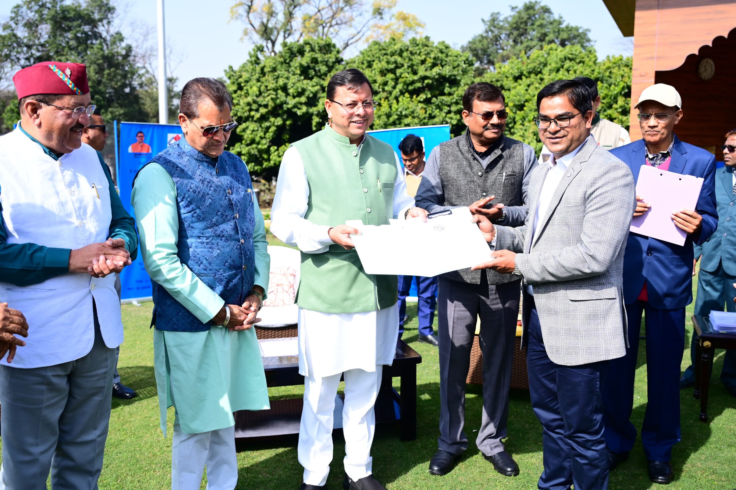मुख्यमंत्री ने लोक सेवा आयोग के माध्यम से वित्त विभाग के अंतर्गत लेखा परीक्षक के पद पर चयनित 51 अभ्यर्थियों को वितरित किये नियुक्ति पत्र