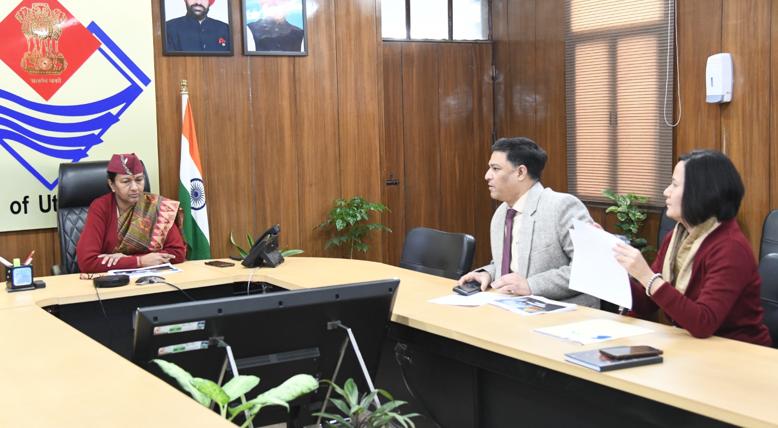 मुख्य सचिव राधा रतूड़ी ने आदि कैलाश की यात्रा पर आने वाले पर्यटकों के लिए सुविधाओं और कनेक्टिविटी को मजबूत करने के सम्बन्ध में पर्यटन विभाग के साथ बैठक की