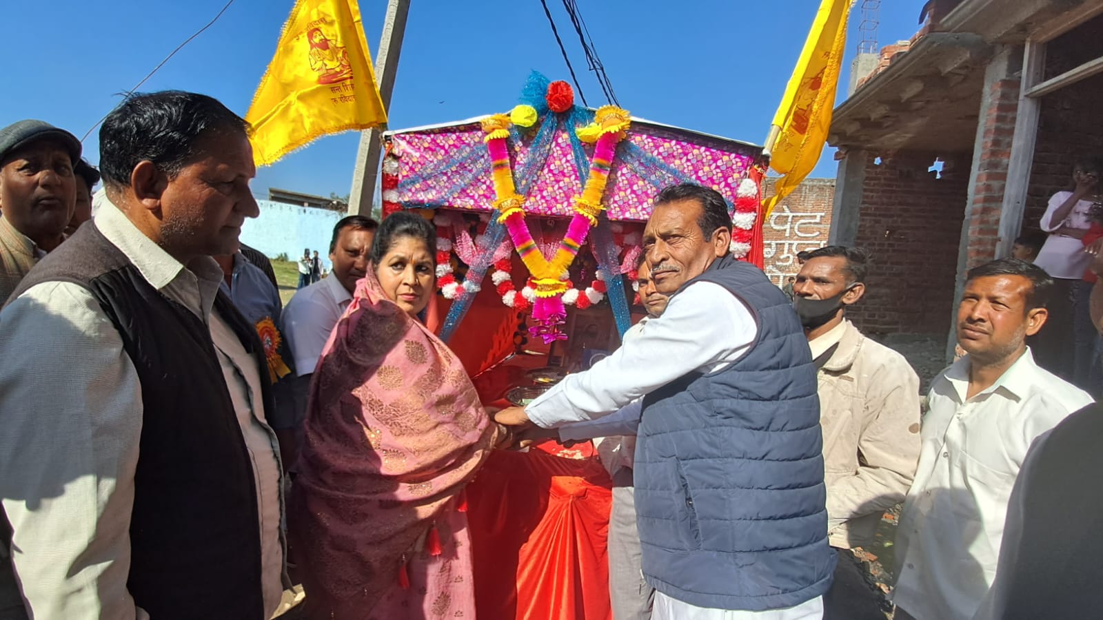 विधायक ममता राकेश ने बिंडूखड़क, मानकपुर आदमपुर और सिकंदरपुर में किया संत शिरोमणि रविदास जी की शोभायात्रा का शुभारंभ, कहा संत रविदास ने सामाजिक एकता का संदेश दिया