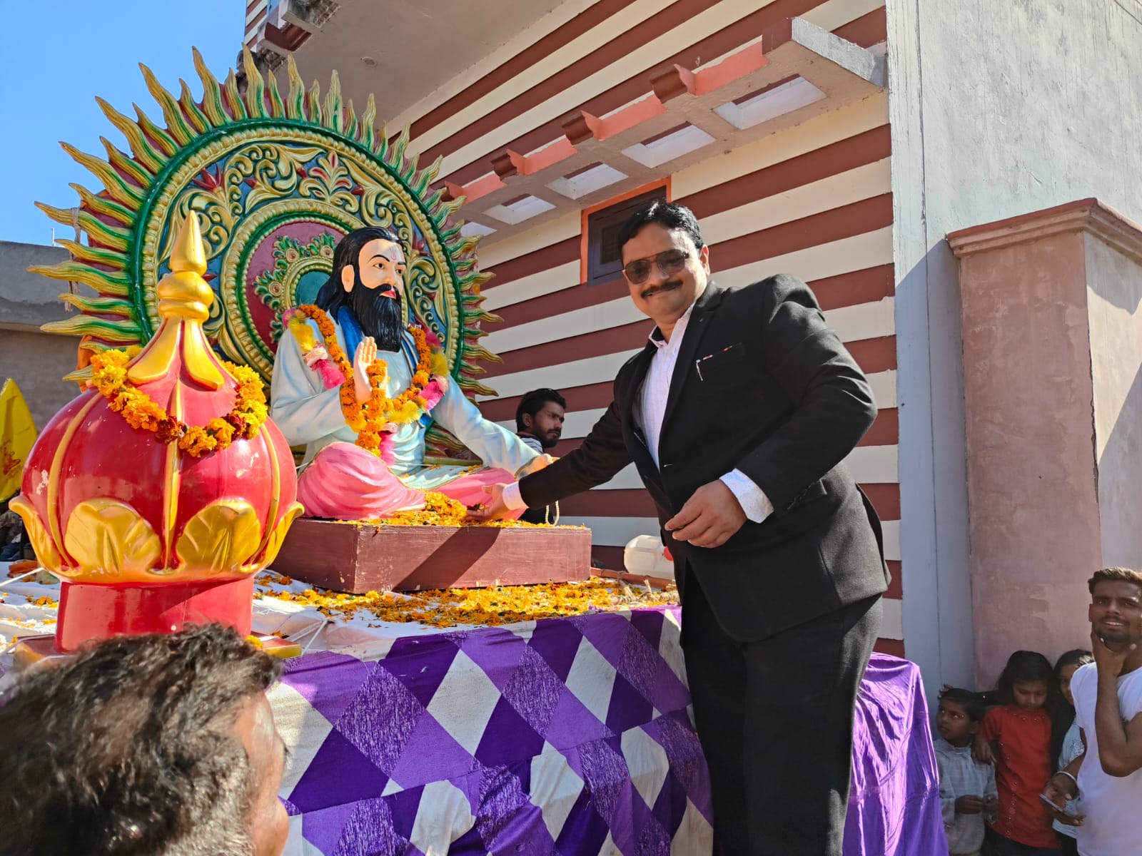 शोभायात्रा में झूमे श्रध्दालु बतौर मुख्य अतिथि पहुंचे पूर्व राज्य मंत्री/भगवानपुर के लोकप्रिय नेता सुबोध राकेश ने मानकपुर आदमपुर गांव में किया भंडारा एवं शोभा यात्रा का शुभारंभ।