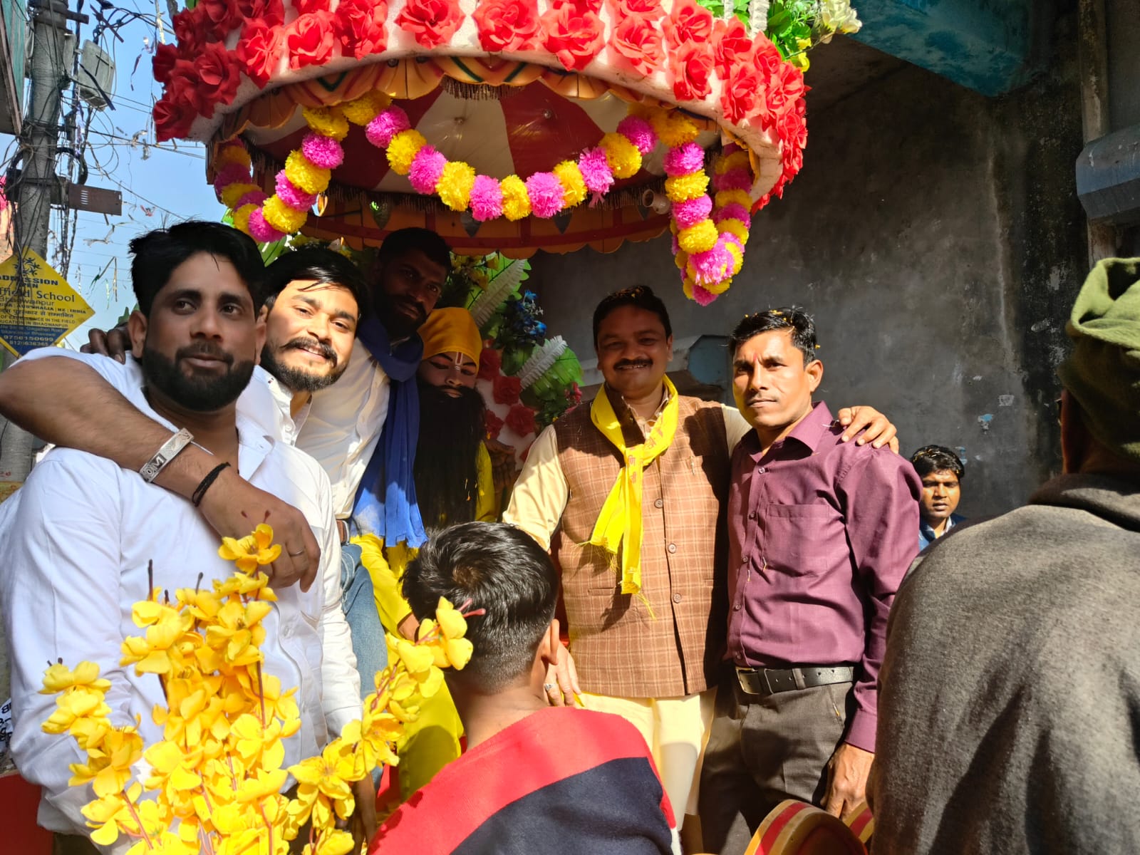 संत शिरोमणि गुरु रविदास  जयंती बड़े ही धूमधाम से पूर्व राज्य मंत्री सुबोध राकेश ने फिता काटकर शोभायात्रा का किया शुभारंभ