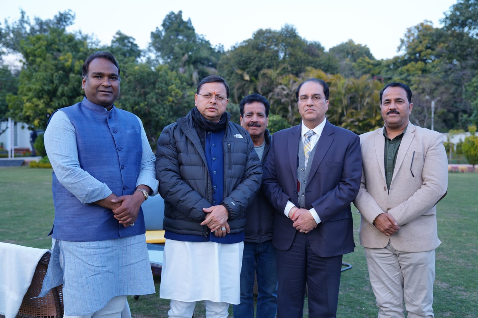 मुख्यमंत्री से मिला प्रतिनिधिमंडल, उत्तराखंड के होटल व्यापारियों के विषय को लेकर की चर्चा