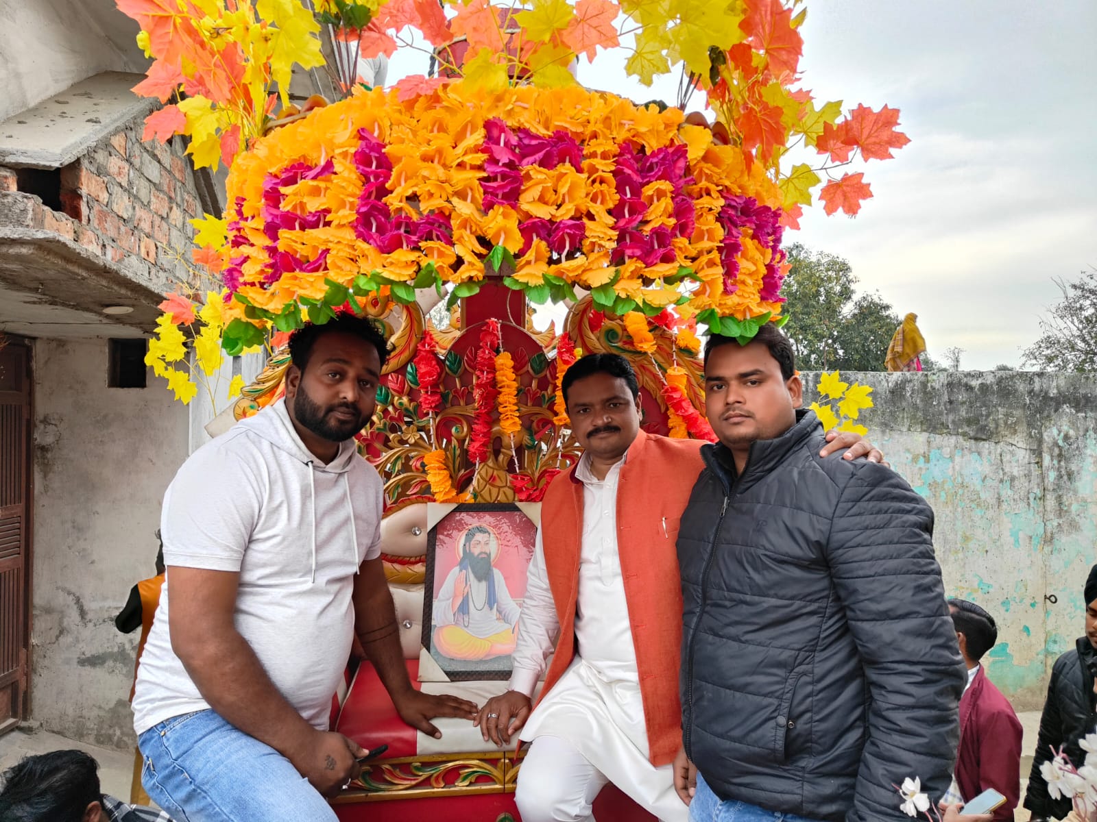 शोभायात्रा में झूमे श्रध्दालु बतौर मुख्य अतिथि पहुंचे पूर्व राज्य मंत्री/भगवानपुर के लोकप्रिय नेता सुबोध राकेश ने ग्राम जहाजगढ़ गांव में फीता काटकर किया शोभा यात्रा का शुभारंभ।