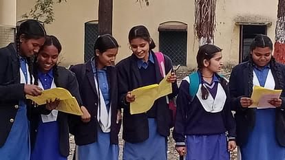 उत्तराखंड बोर्ड 10 वी की परीक्षा को लेकर छात्राओं में दिखा उत्साह पेपर देने के बाद बताया कैसा आया पेपर