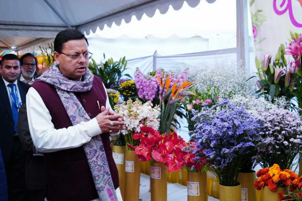 मुख्यमंत्री ने राजभवन में राज्यपाल से भेंट कर वसन्तोत्सव की दी शुभकामनाएं 