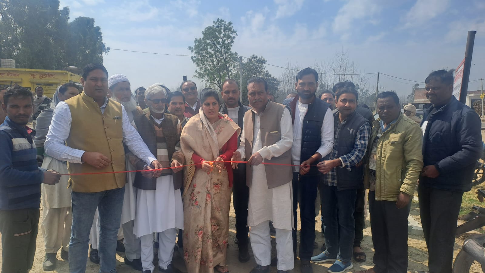 विधायक ममता राकेश ने सिकन्दरपुर भैंसवाल गांव में किया सड़क का उद्घाटन, कहा-प्रत्येक तबके को विकसित करना ही उनकी प्राथमिकता है