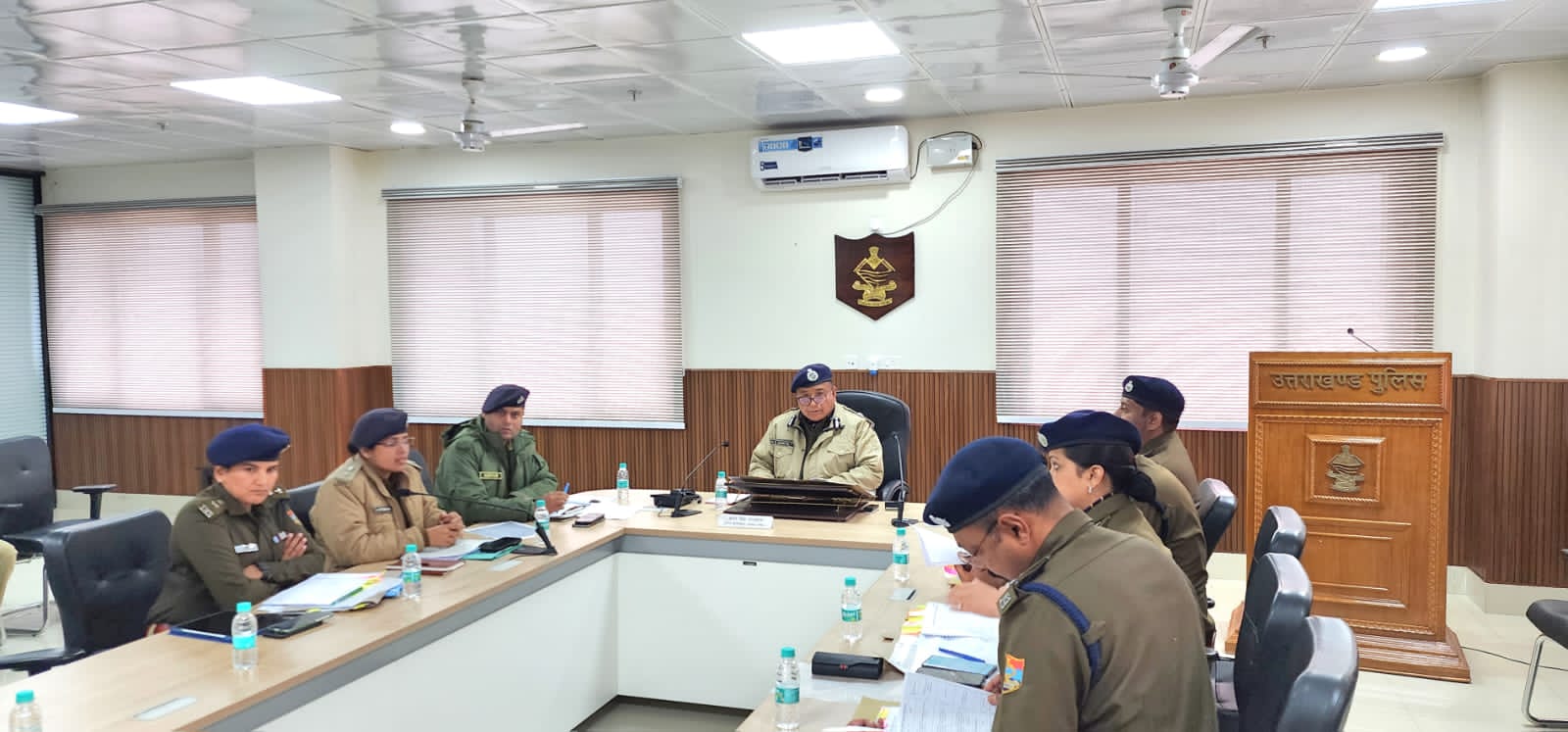 DG करन सिंह नग्नयाल ने सभी प्रभारियों के साथ की अपराध समीक्षा बैठक, दिए आवश्यक निर्देश