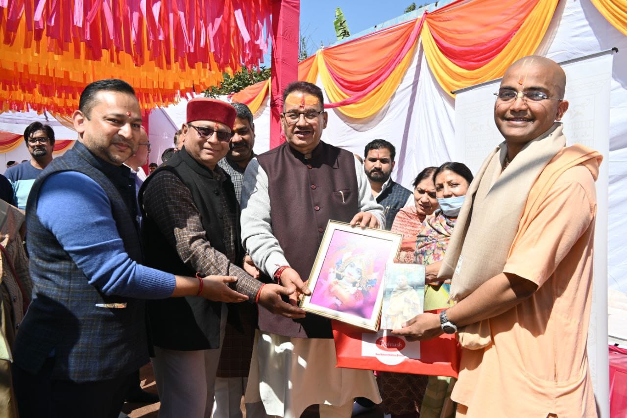 डालनवाला में इस्कॉन मंदिर के भूमि पूजन करते कैबिनेट मंत्री गणेश जोशी