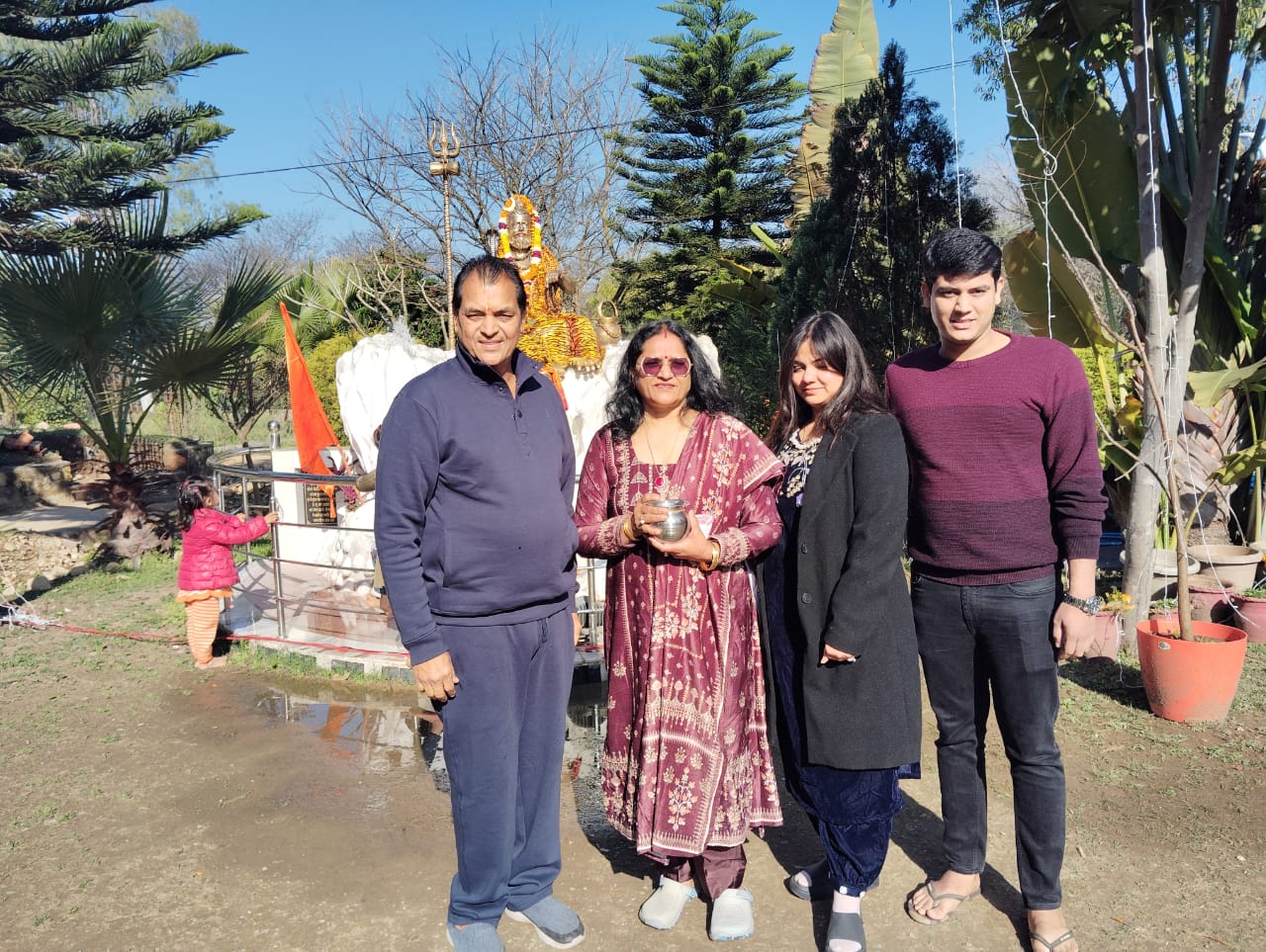 महाशिवरात्रि के अवसर पर डा. प्रेमचंद अग्रवाल ने टपकेश्वर महादेव मंदिर पर किया जलाभिषेक