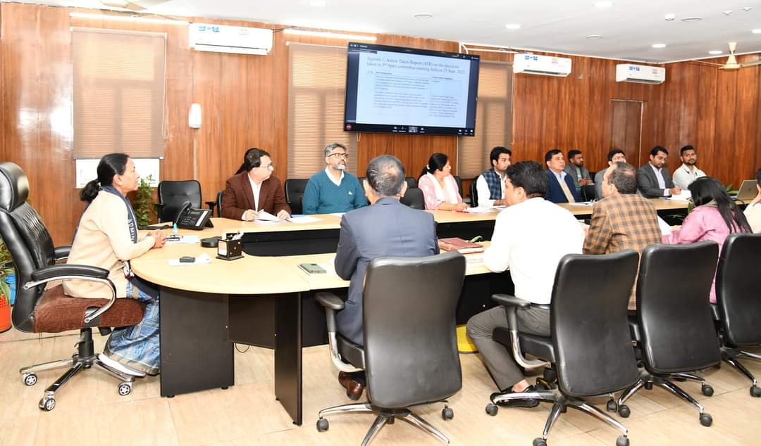 देहरादून :मुख्य सचिव  राधा रतूड़ी ने जल जीवन मिशन के तहत संचालित सभी प्रोजेक्ट्स को जून 2024 तक पूर्ण करने की डेडलाइन दी