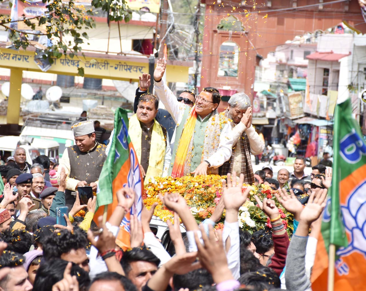 चमोली : मुख्यमंत्री ने गोपेश्वर में आयोजित लाभार्थी सम्मान समारोह में किया प्रतिभाग।