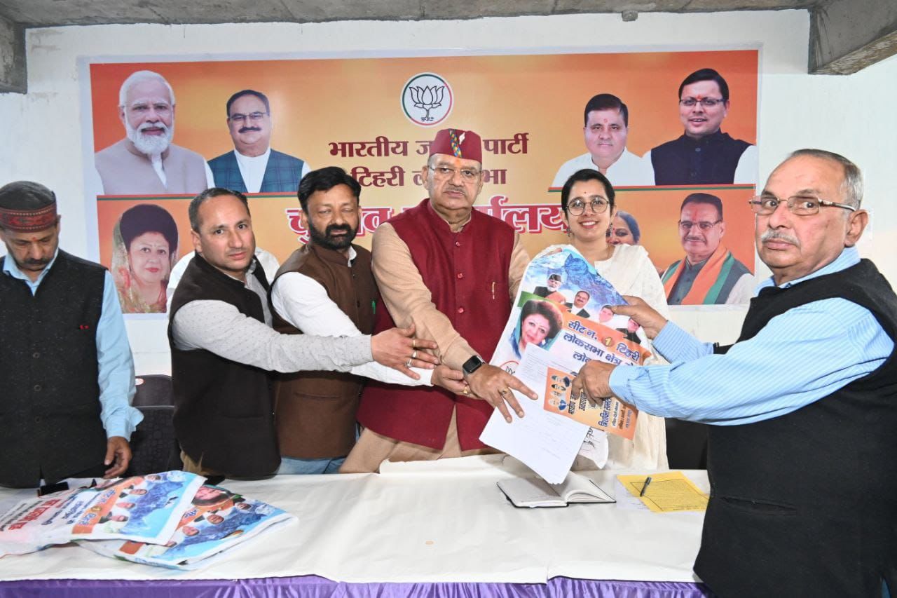 मातृभूमि उत्तराखण्ड देहरादून एवं कुर्मांचल सांस्कृतिक एवं कल्याण परिषद गढ़ी द्वारा आयोजित सामूहिक होली मिलन समारोह में प्रतिभाग करते कैबिनेट मंत्री गणेश जोशी