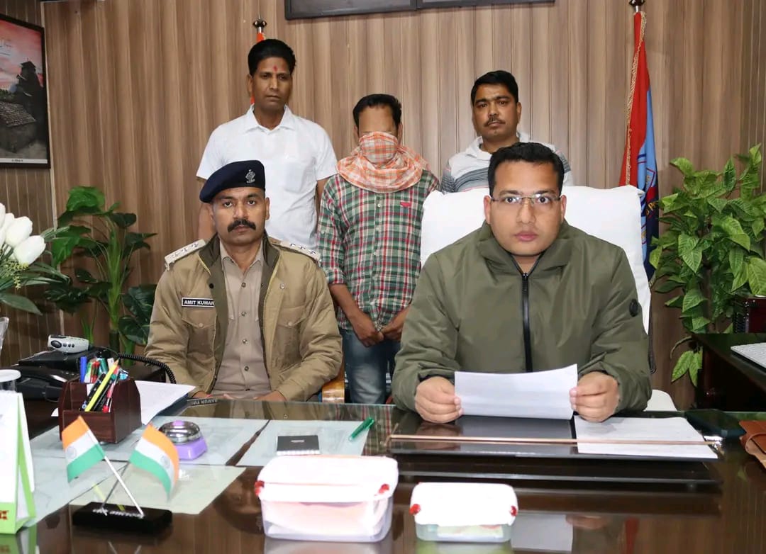चमोली :  पुलिस ने अन्तर्राजीय गैंग के एक शातिर साइबर ठग को केरल से किया गिरफ्तार..