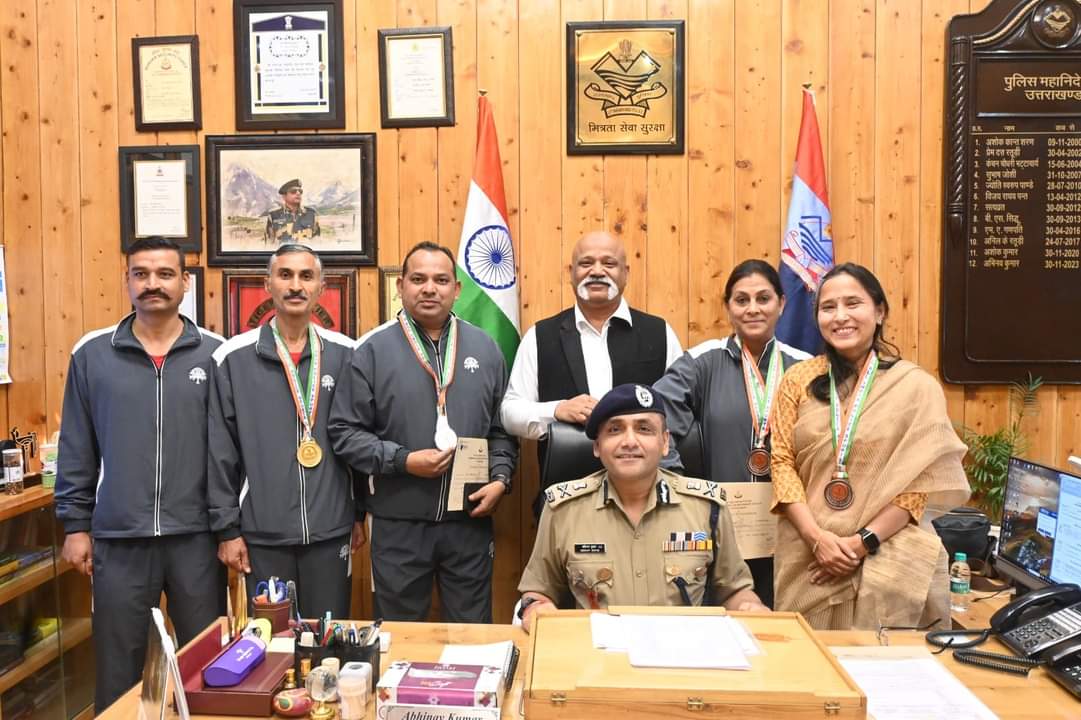 बैडमिंटन व वॉलीबाल प्रतियोगिता के विजेता खिलाड़ियों से डीजीपी ने की मुलाकात,भविष्य के लिए दी शुभकामनाएं