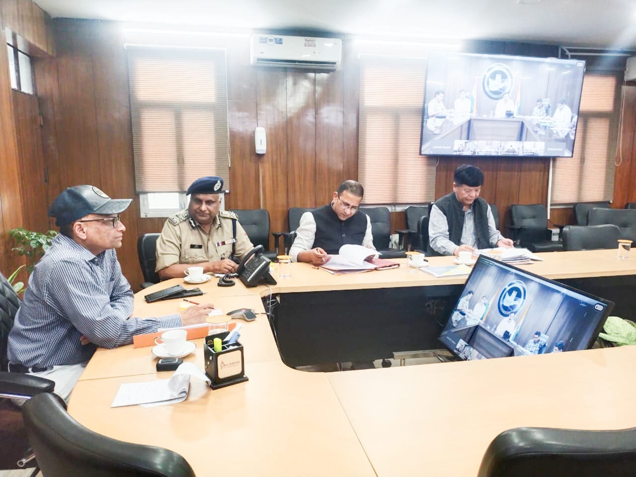 उत्तराखंड लोकसभा चुनाव की व्यवस्थाओं को लेकर बैठक