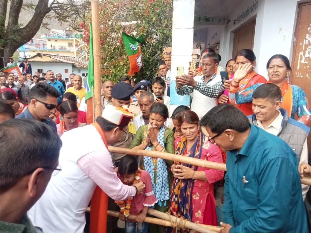 CM धामी ने जनसभा को किया सम्बोधित, भाई बहन 19 अप्रैल को भाजपा के पक्ष में वोट करें