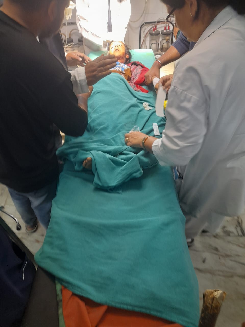 श्रीकोट गंगनाली में घर के आंगन में खेल रही मासूम को आंगन से उठा ले गया गुलदार, अस्पताल में चल रहा उपचार