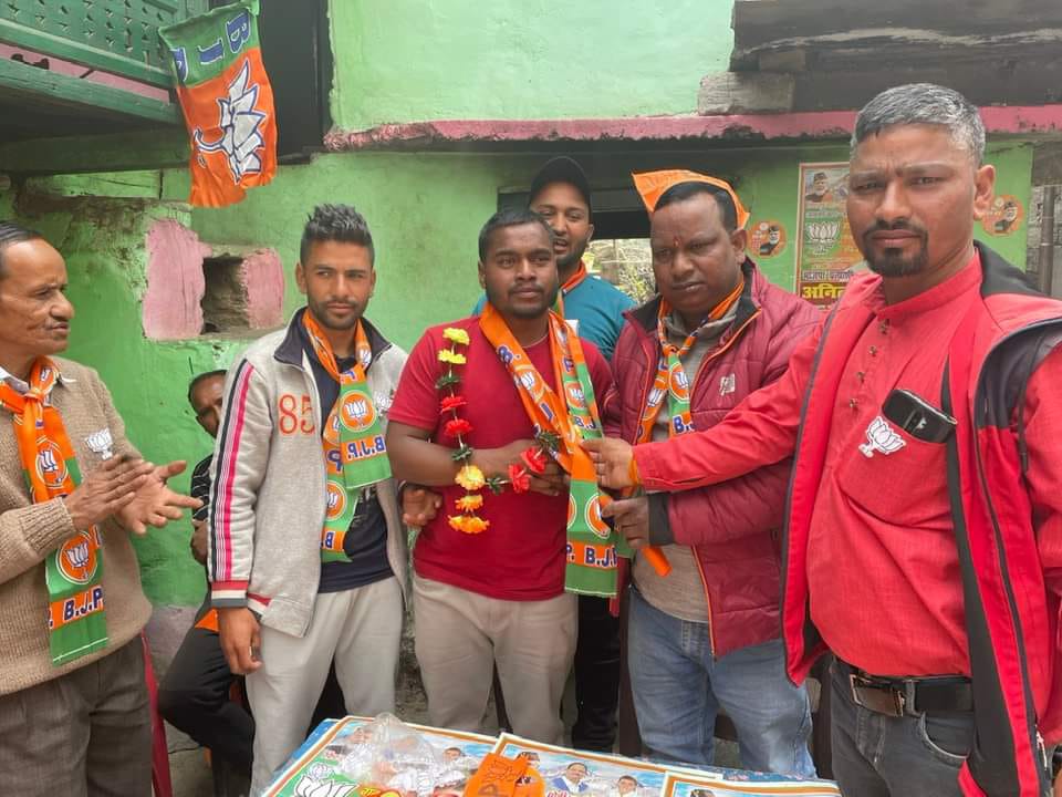 जोशीमठ : बूथ चलो बूथ जीतो अभियान के निम्मित  बद्रीनाथ विधानसभा के बूथ संख्या पगनो बूथ समिति की बैठक..