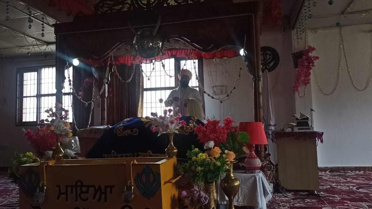 वैशाखी के पावन पर्व पर जोशीमठ गुरुद्वारा ओर हेमकुंड साहिब गुरुद्वारा मै श्रद्धलुओं ने मथा टेका
