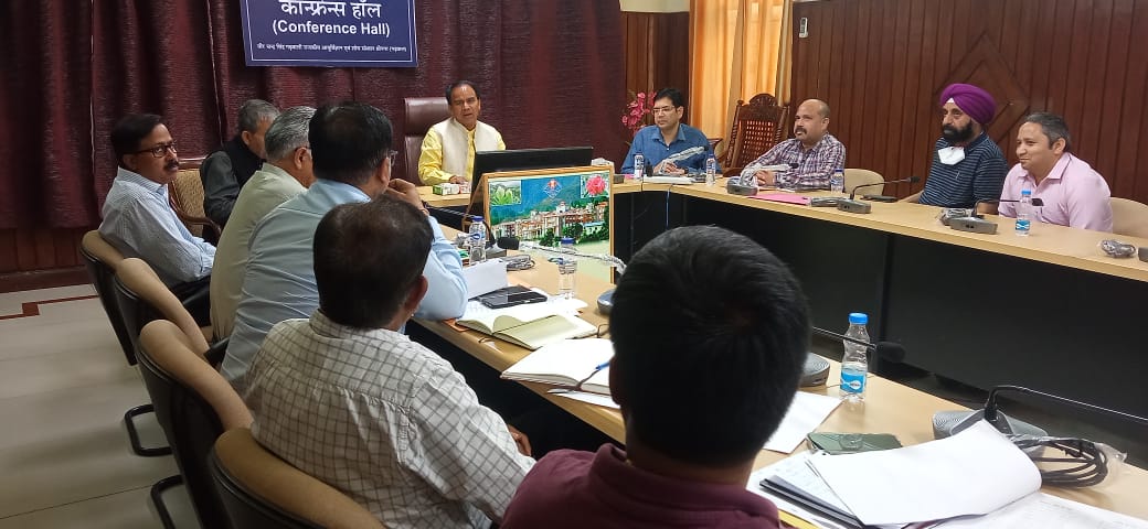 चारधाम यात्रा में यात्रियों की स्वास्थ्य सेवा के लिए यात्रा रूट पर तैनात होंगे डॉक्टर