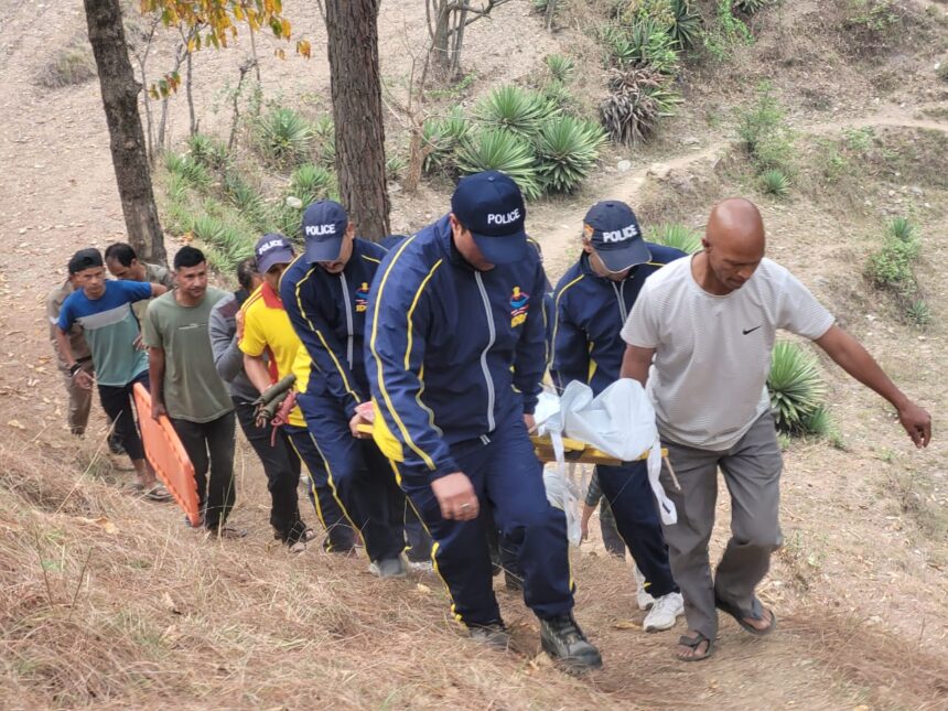 छोलिया नृतक और ढोल वादकों की गाड़ी दुर्घटनाग्रस्त, 4 की मौत 4 घायल