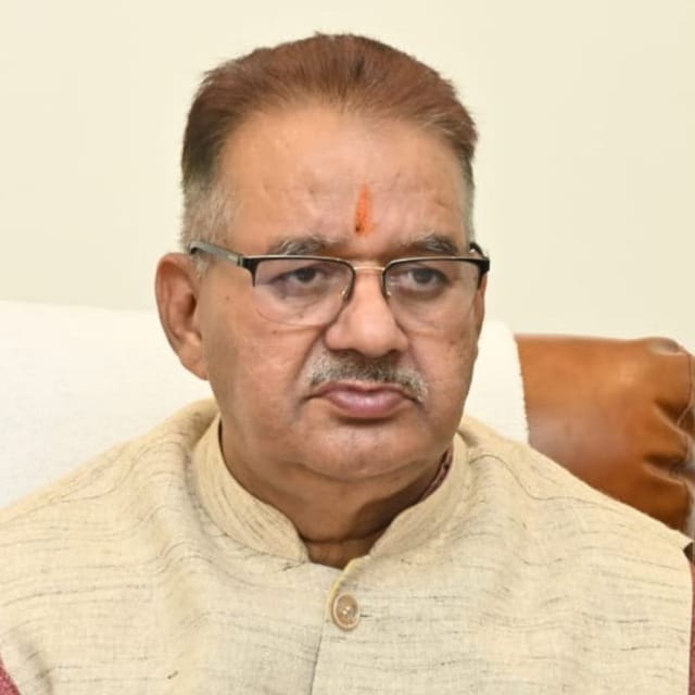 कृषि एवं उद्यान मंत्री गणेश जोशी ने सेब काश्तकारों की मधुमक्खियों के बॉक्स की समस्या का लिया संज्ञान