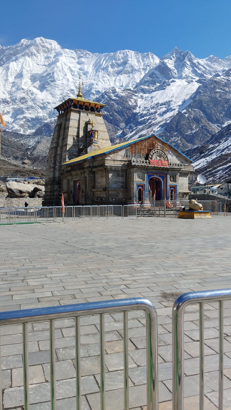 श्री बदरीनाथ -केदारनाथ मंदिर समिति मुख्य कार्याधिकारी योगेंद्र सिंह ने बदरीनाथ – केदारनाथ धाम पहुंचकर यात्रा व्यवस्थाओं का निरीक्षण किया