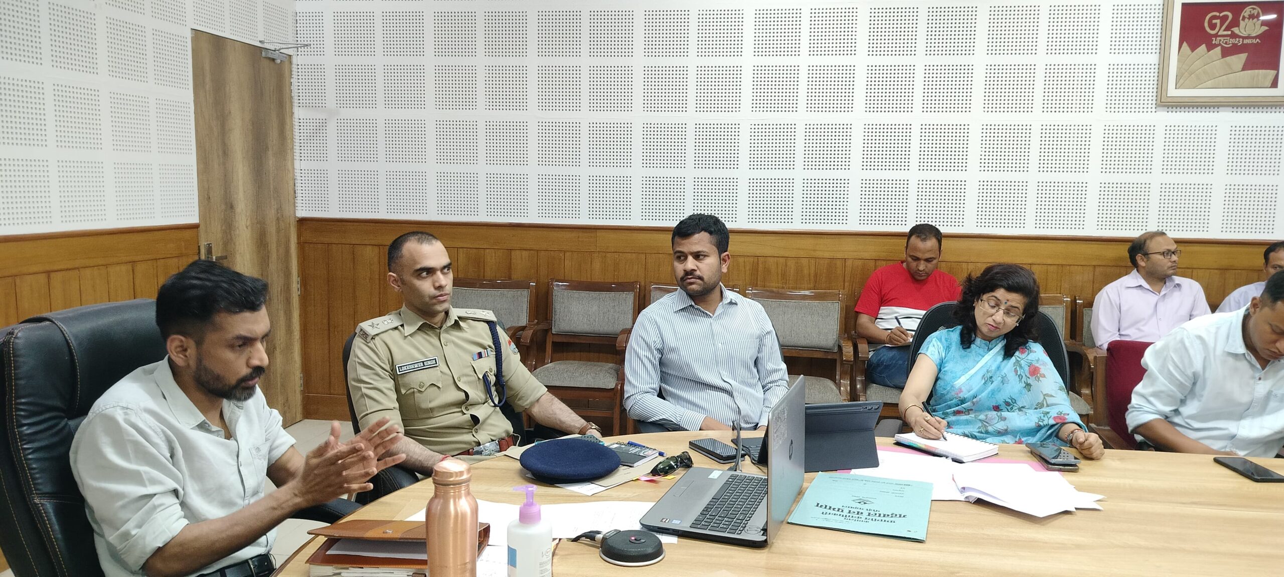 बड़ी ख़बर : वनाग्नि घटनाओं की रोकथाम हेतु जिलाधिकारी डॉ0 आशीष चौहान ने NIC कक्ष में ली बैठक