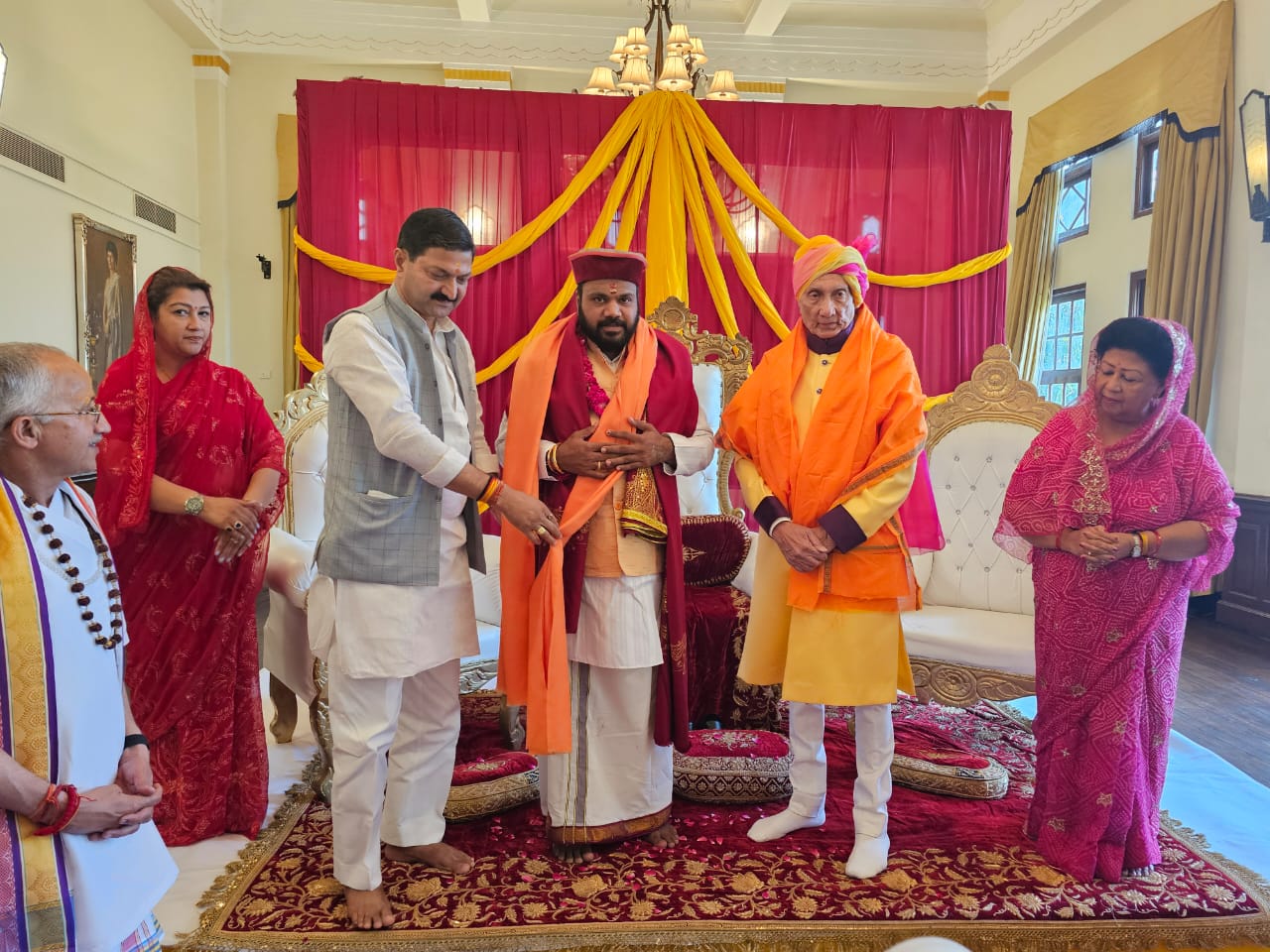 श्री बदरीनाथ धाम के रावल ईश्वर प्रसाद नंबूदरी का टिहरी राज दरबार में पट्टाभिषेक हुआ संपन्न।