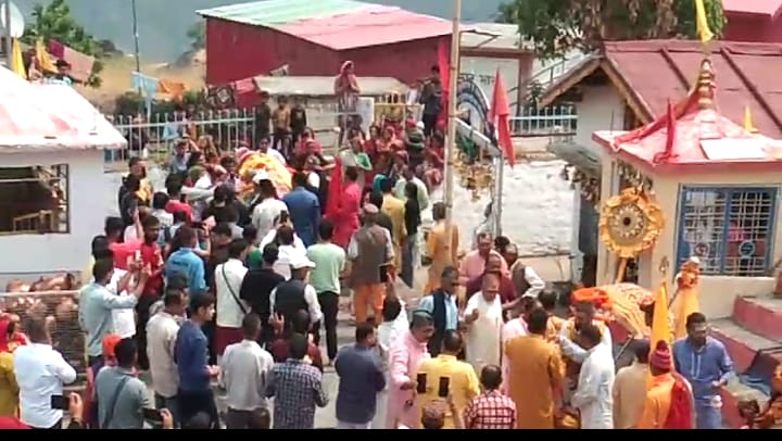 मंगलवार शाम भगवान श्री तुंगनाथ जी की चलविग्रह डोली श्री मर्केटेश्वर मंदिर से पहले पड़ाव भूतनाथ मंदिर पहुंची