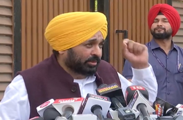 पंजाब के मुख्यमंत्री भगवंत मान पहुंचे अरविंद केजरीवाल के आवास