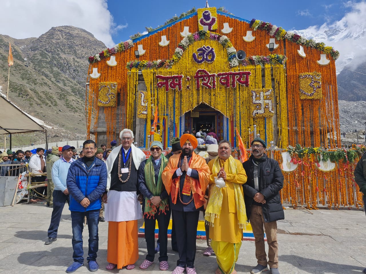 राज्यपाल उत्तराखंड ने श्री बद्रीनाथ मन्दिर में पूजा अर्चना कर की सम्पूर्ण विश्व एवं मानवता के कल्याण की कामना