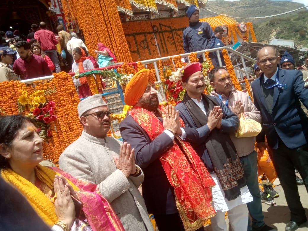 बदरी- केदार दर्शन को पहुंचे प्रदेश के राज्यपाल लेप्टिनेंट जनरल ( अवकाश प्राप्त) गुरुमीत सिंह 