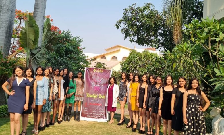टीनेजर्स ने ब्यूटीफुल स्माइल से जीता सबका दिल