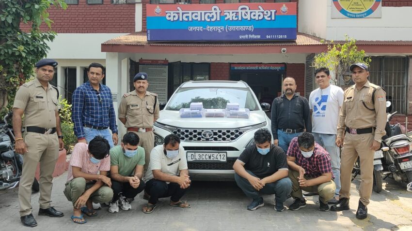 Big News : नकल कराते 2 एम्स डॉक्टरों के साथ 5 अभियुक्तों को दून पुलिस ने किया गिरफ्तार 