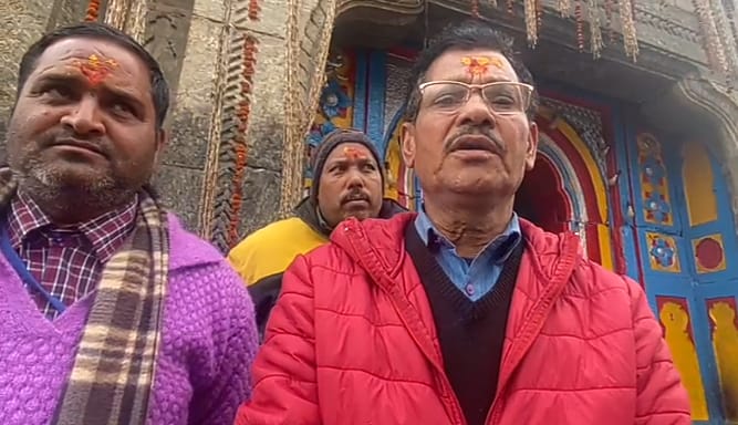 बीकेटीसी मुख्य कार्याधिकारी योगेंद्र सिंह यात्रा व्यवस्था का जायजा लेने केदारनाथ पहुंचे।