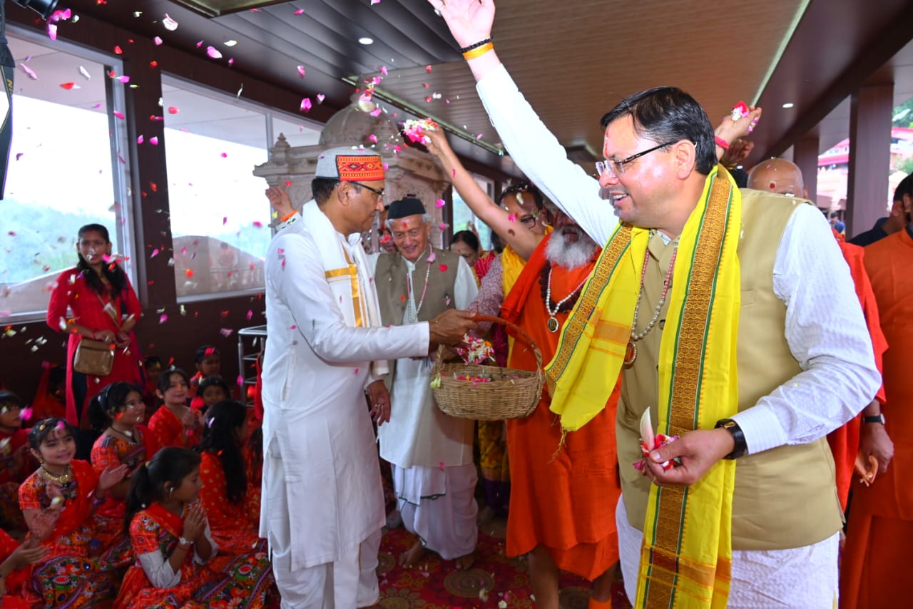 मुख्यमंत्री धामी ने लमगड़ा क्षेत्र में वनाग्नि से प्रभावित क्षेत्रों का किया स्थलीय और हवाई निरीक्षण