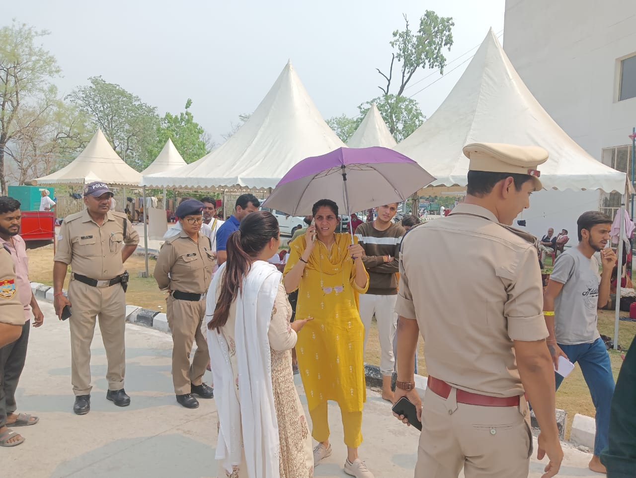 देहरादून : डीएम सोनिका ने ऋषिकेश में बनाए गए चारधाम यात्रा ट्रांजिट कैंप पंहुचकर व्यवस्थाओं का लिया जायज़ा 